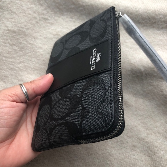NWT💗Coach Black Wristlets bag💗 - Picture 5 of 9